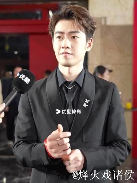 王昶因最佳着装奖引发热议